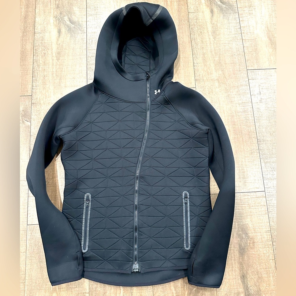 Luxury studio fitness Under Armour collection. Womens size small.